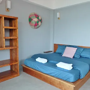 https://lantawa-amazing-villa-on-the-sea-with-pool.koh-lantahotels.net