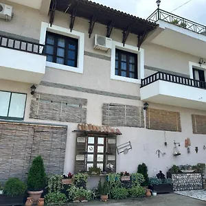  Pensjonat Local Living Edi Albania