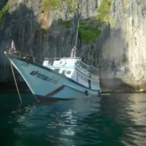 maya-bay-sleepaboard-resort.hotelskophiphi.com/
